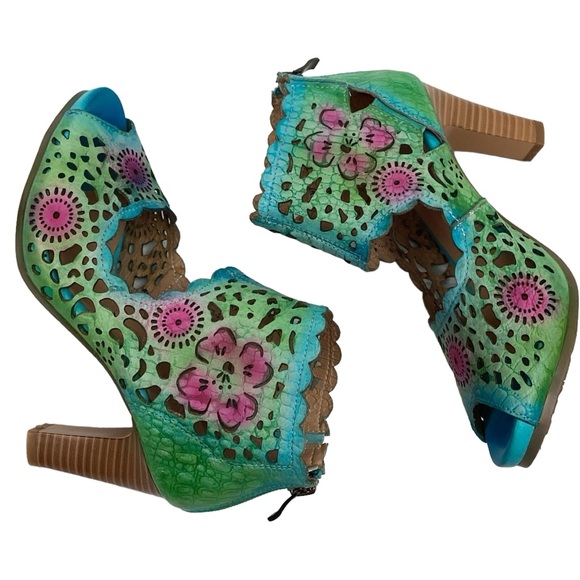 NWOT  L’Artiste by Spring Step Loverlee Leather Laser-Cut Bootie - Picture 3 of 14